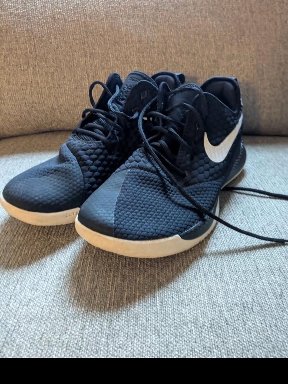 Nike Air - LeBron James Akron 330
